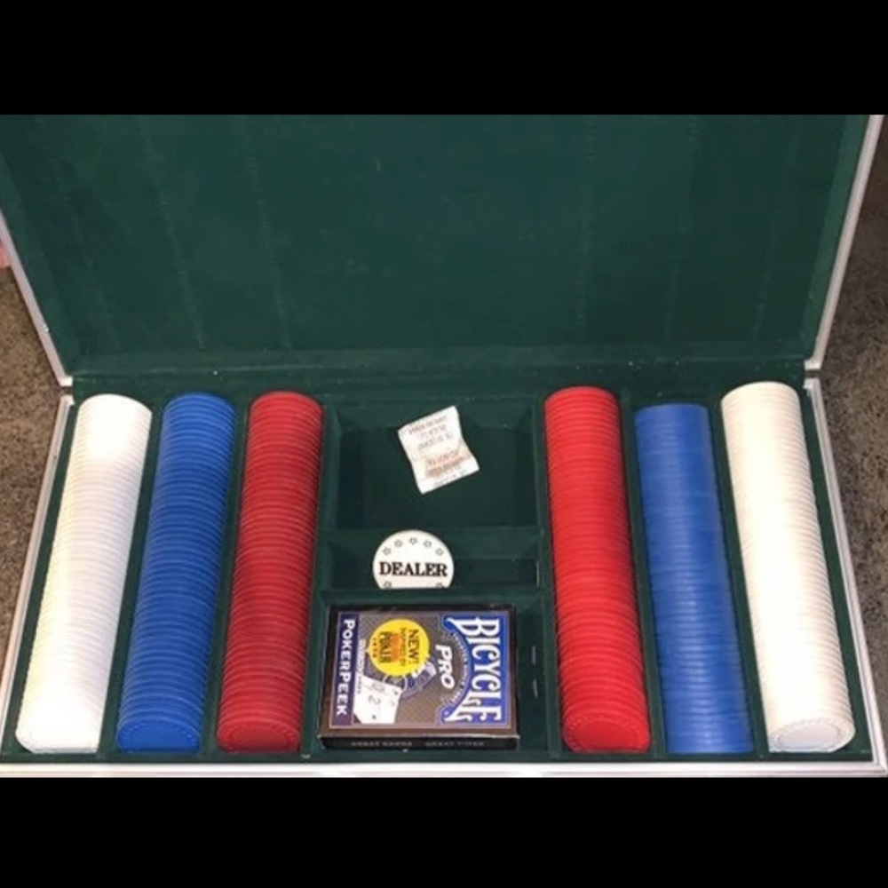 Poker chips and carrying case